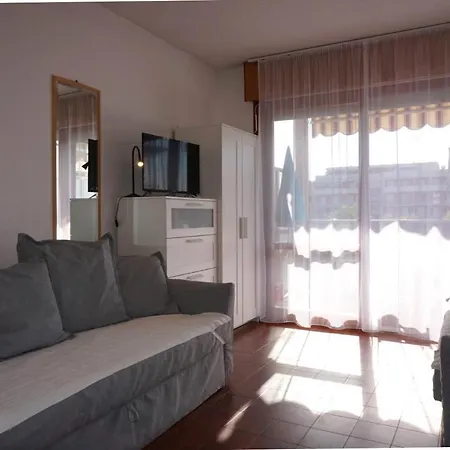 Bright For 4 Guests With Swimming Pool Apartment