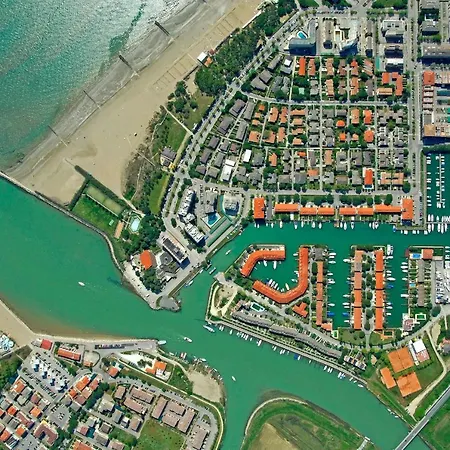 Bright For 4 Guests With Swimming Pool Porto Santa Margherita di Caorle